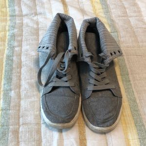 Rocket dog high or low top sneakers size 9